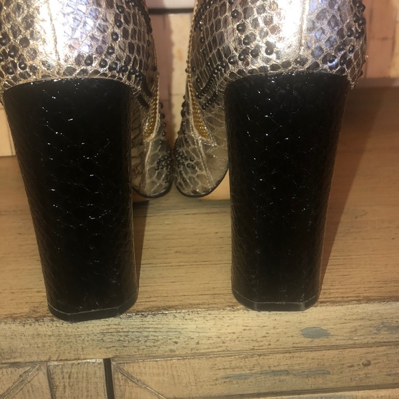 💖💖 SOLD💖💖 Calvin Klein metallic gold booties - Picture 7 of 10